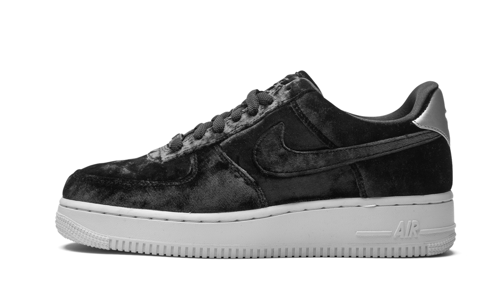 Nike Air Force 1 Low „Black Velvet“