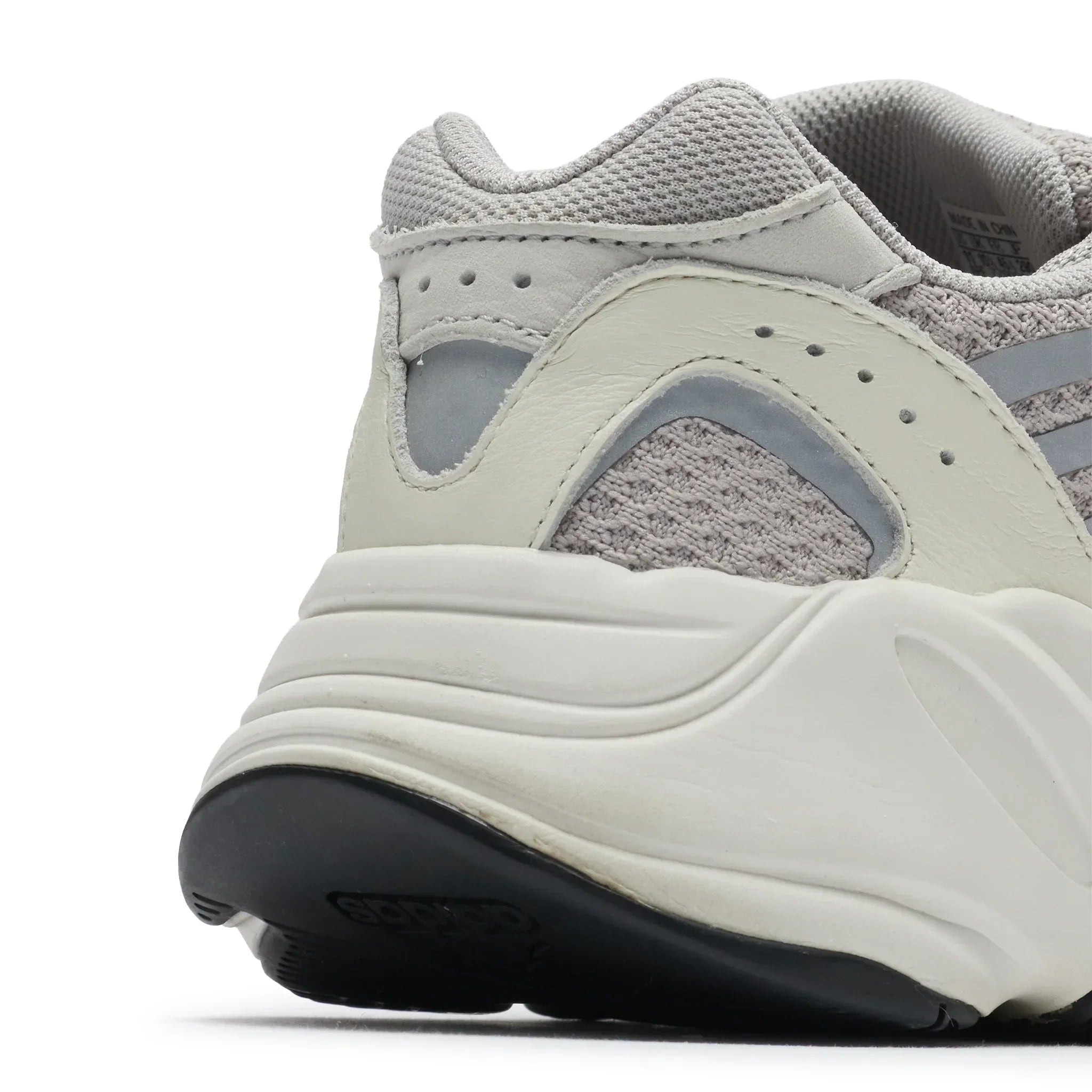 Preloved - Adidas Yeezy Boost 700 V2 Static