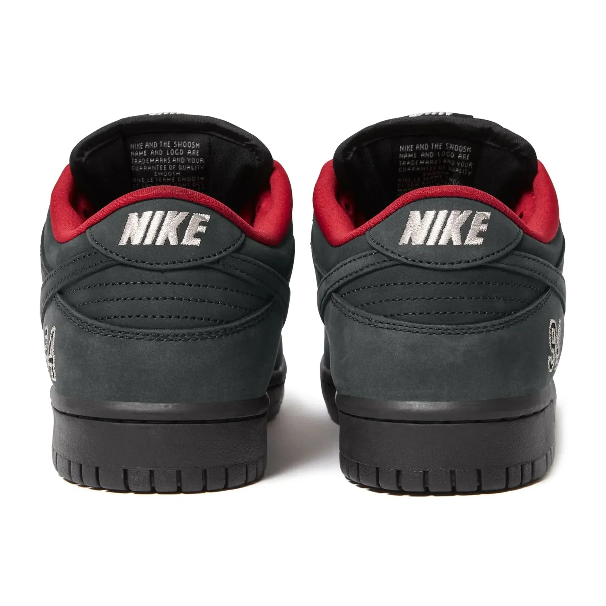 Supreme x Nike SB Dunk Low Schwarz